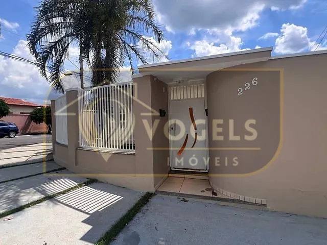 Casa 3 quartos e 2 banheiros, à venda, no bairro Parque Residencial Groot em Holambra