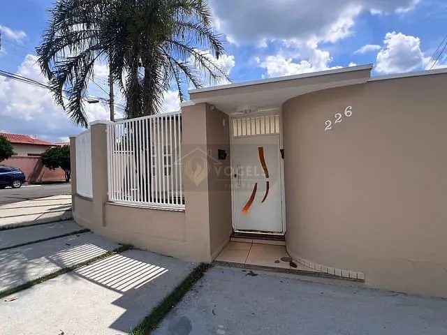 Casa 3 quartos e 2 banheiros, à venda, no bairro Parque Residencial Groot em Holambra