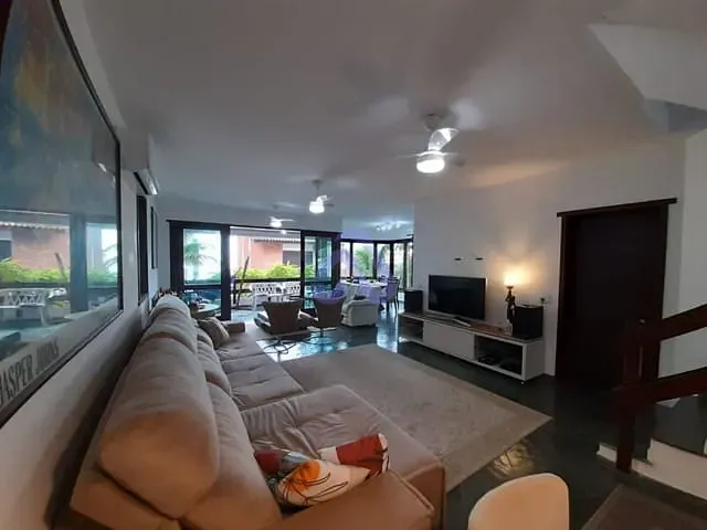 Casa com 800m² 5 quartos e 5 banheiros, à venda ou para alugar, no bairro Jardim Três Marias em Guarujá