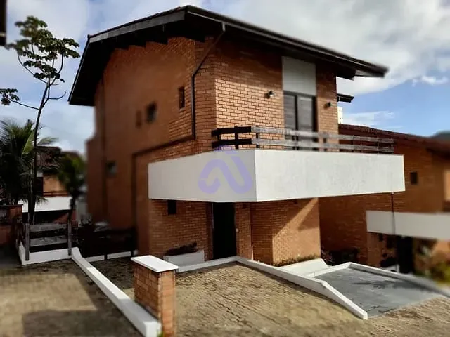 Casa com 800m² 5 quartos e 5 banheiros, à venda ou para alugar, no bairro Jardim Três Marias em Guarujá