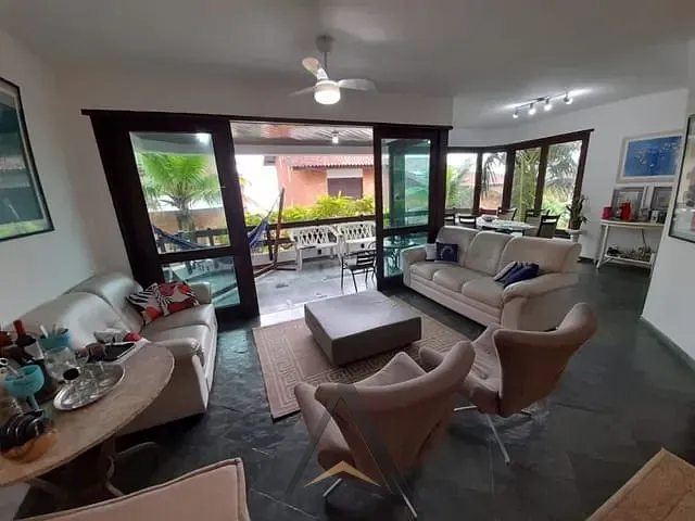 Casa com 800m² 5 quartos e 5 banheiros, à venda ou para alugar, no bairro Jardim Três Marias em Guarujá