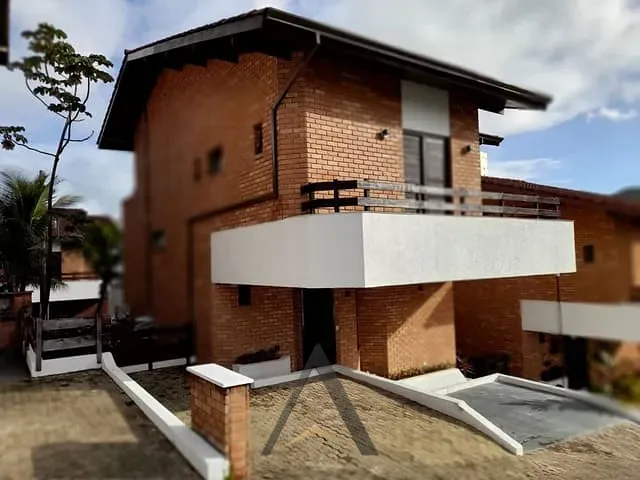 Casa com 800m² 5 quartos e 5 banheiros, à venda ou para alugar, no bairro Jardim Três Marias em Guarujá