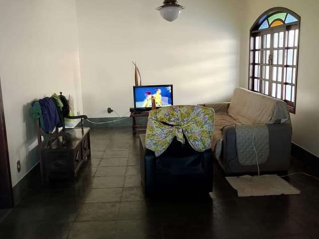 Casa com 450m² 4 quartos e 2 banheiros, à venda, no bairro Parque Zabulão em Rio das Ostras