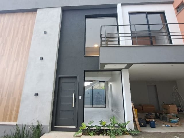 Casa 3 quartos e 5 banheiros, à venda, no bairro Parque Jardim da Serra em Juiz de Fora