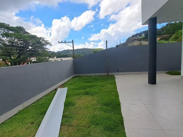Casa 3 quartos e 5 banheiros, à venda, no bairro Parque Jardim da Serra em Juiz de Fora