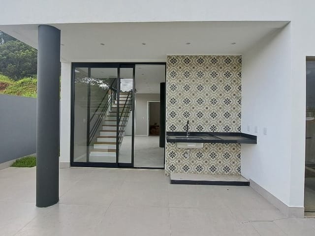 Casa 3 quartos e 5 banheiros, à venda, no bairro Parque Jardim da Serra em Juiz de Fora