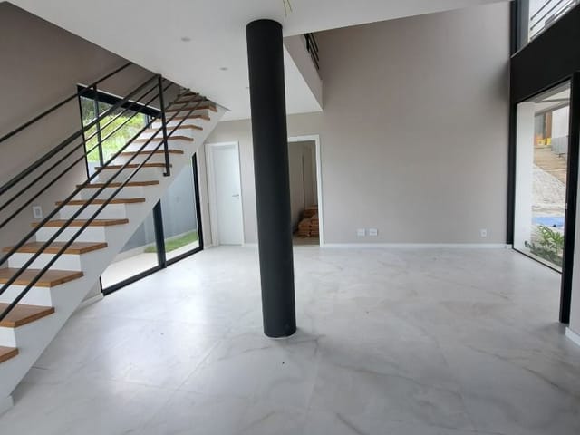 Casa 3 quartos e 5 banheiros, à venda, no bairro Parque Jardim da Serra em Juiz de Fora