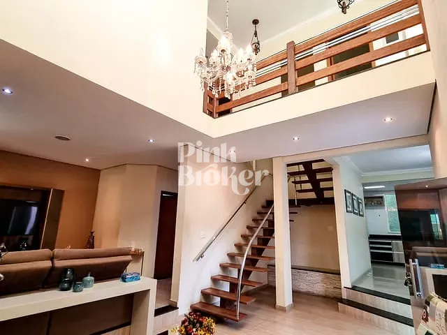 Casa com 368m² 4 quartos e 4 banheiros, à venda, no bairro Cabral em Contagem