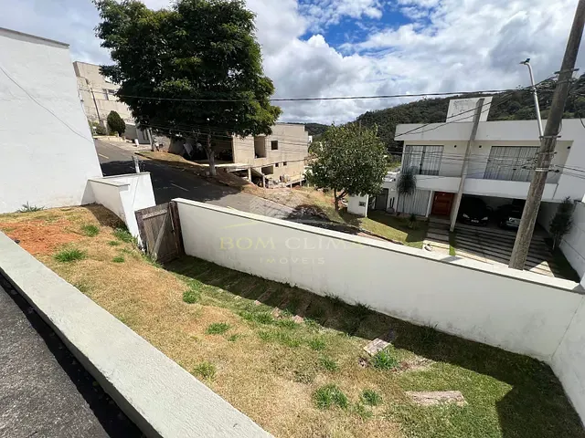 Casa 4 quartos e 1 banheiro, à venda, no bairro Grama em Juiz de Fora