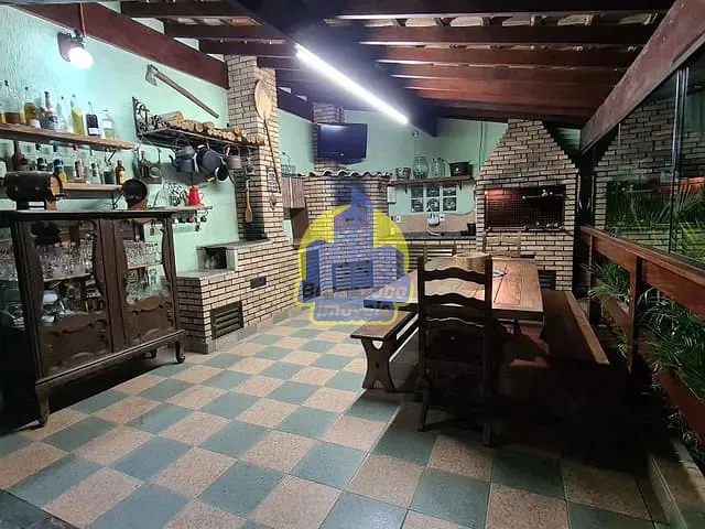 Casa com 330m² 2 quartos e 2 banheiros, à venda, no bairro Bela Vista em São Paulo