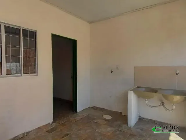 Casa com 200m² 2 quartos e 1 banheiro, à venda, no bairro Jardim Cangalha em Três Lagoas