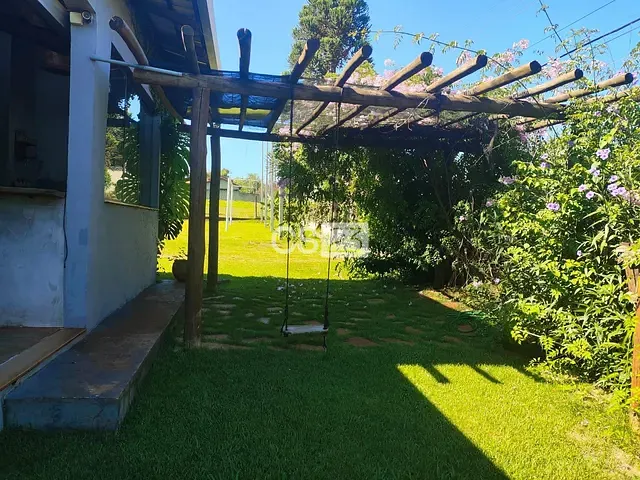 Casa com 2090m² 4 quartos e 5 banheiros, à venda ou para alugar, no bairro Recanto do Salto em Londrina