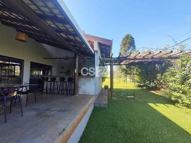 Casa com 2090m² 4 quartos e 5 banheiros, à venda ou para alugar, no bairro Recanto do Salto em Londrina