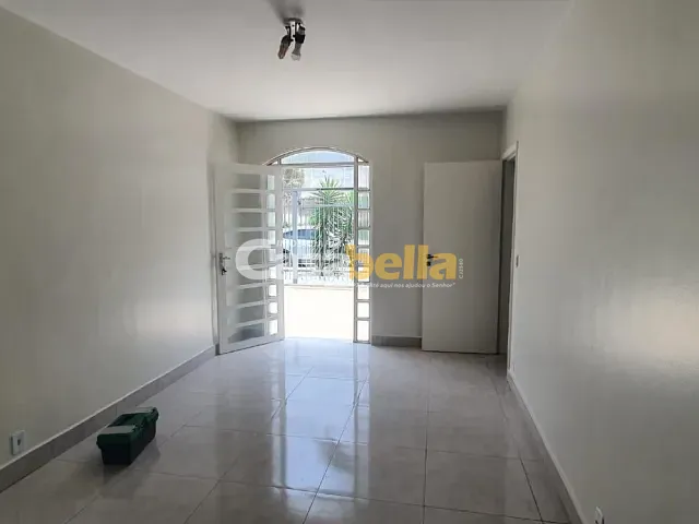 Casa 3 quartos e 2 banheiros, à venda, no bairro Jardim América em Goiânia