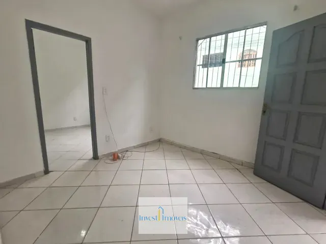 Casa com 55m² 22 quartos e 1 banheiro, para alugar, no bairro Maria Ortiz em Vitória