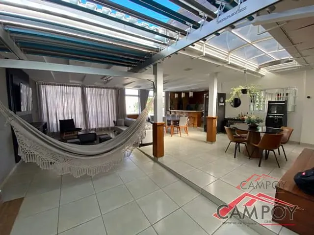 Casa com 606m² 3 quartos e 4 banheiros, à venda, no bairro Centro em Apucarana