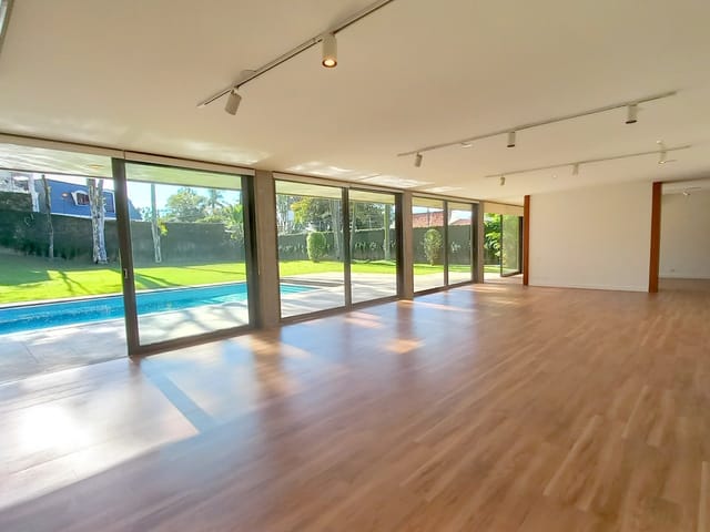 Casa com 1070m² 5 quartos e 7 banheiros, para alugar, no bairro Jardim Everest em São Paulo