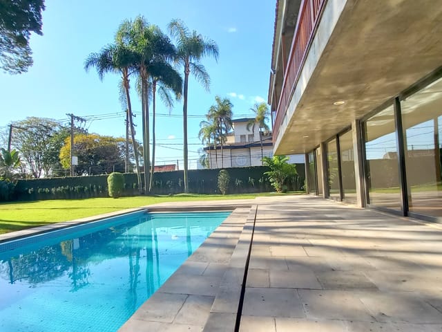 Casa com 1070m² 5 quartos e 7 banheiros, para alugar, no bairro Jardim Everest em São Paulo