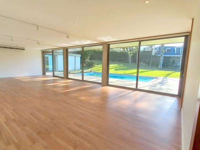 Casa com 1070m² 5 quartos e 7 banheiros, para alugar, no bairro Jardim Everest em São Paulo