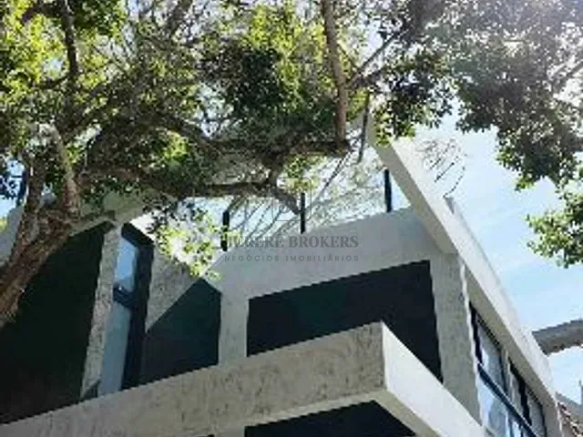 Casa 3 quartos e 4 banheiros, à venda, no bairro Canasvieiras em Florianópolis