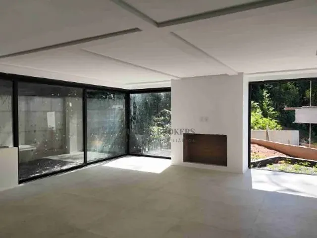 Casa 3 quartos e 4 banheiros, à venda, no bairro Canasvieiras em Florianópolis