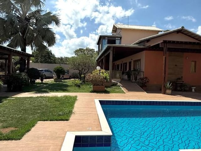 Casa com 800m² 4 quartos e 4 banheiros, à venda, no bairro Manguinhos em Serra