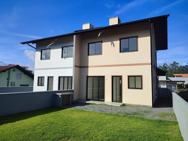 Sobrado com 210m² 3 quartos e 3 banheiros, à venda, no bairro Pomerode Fundos em Pomerode