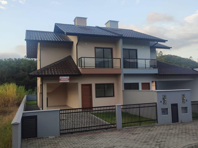Sobrado com 210m² 3 quartos e 3 banheiros, à venda, no bairro Pomerode Fundos em Pomerode