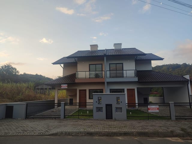Sobrado com 210m² 3 quartos e 3 banheiros, à venda, no bairro Pomerode Fundos em Pomerode