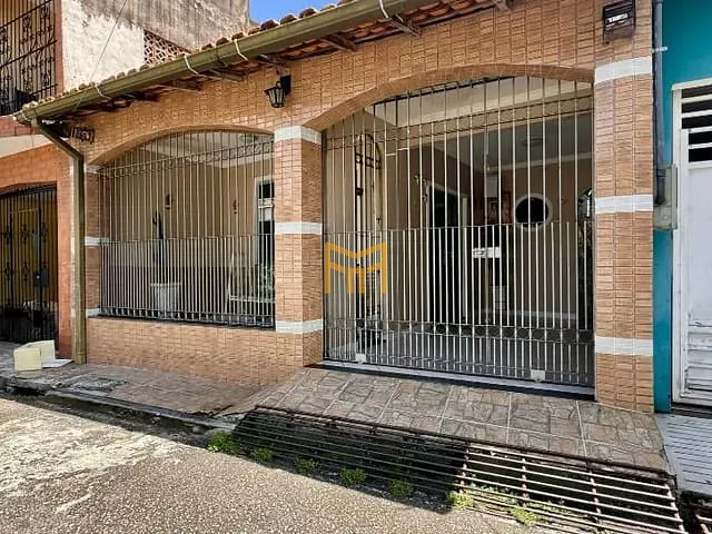 Casa com 150m² 3 quartos e 2 banheiros, para alugar, no bairro Umarizal em Belém