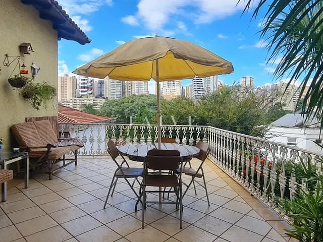Casa com 342m² 4 quartos e 6 banheiros, à venda, no bairro Quebec em Londrina