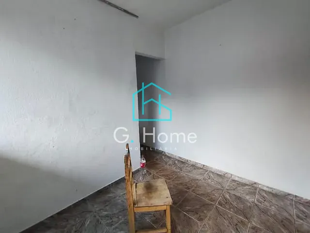 Casa com 250m² 4 quartos e 2 banheiros, para alugar, no bairro Franciscato em Londrina