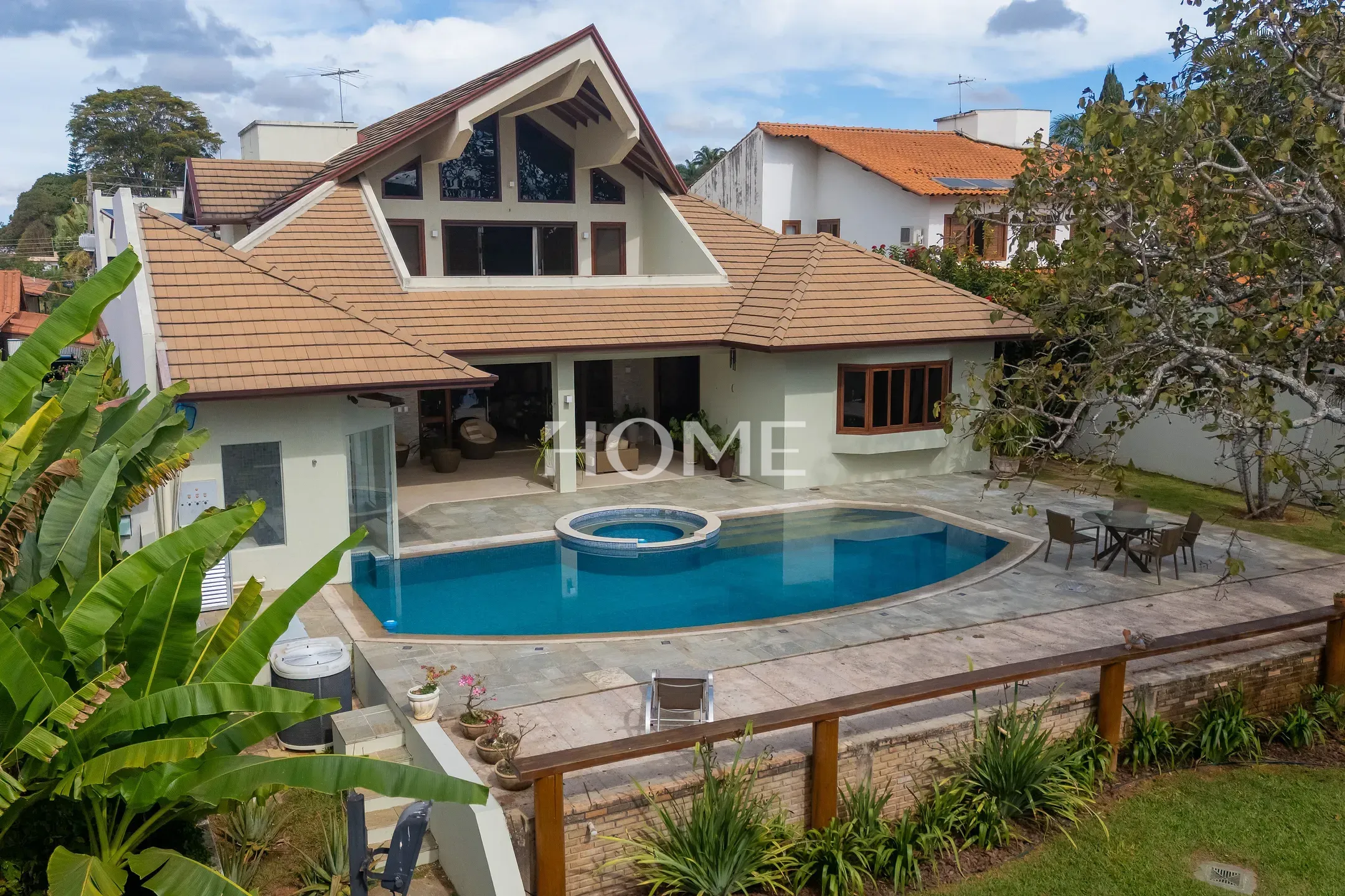 SHIS QI 15, LAGO SUL – 600 M² – 4 SUÍTES – ALTO PADRÃO
