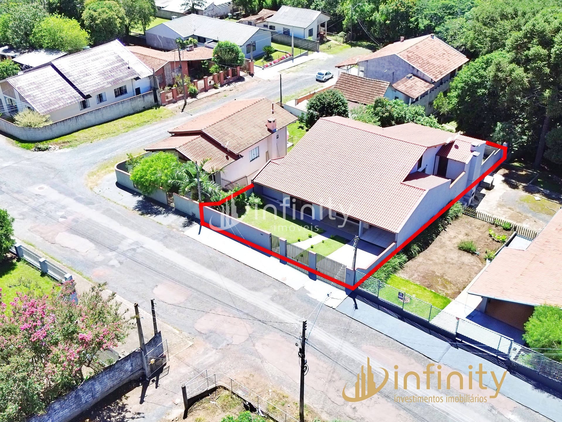 Casa, 3 quartos, 219 m² - Foto 1