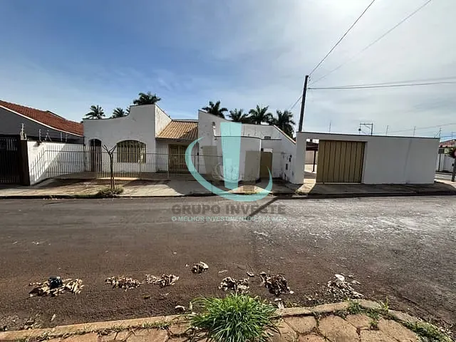 Casa com 703m² 3 quartos e 4 banheiros, à venda ou para alugar, no bairro VILA JOSÉ BONIFÁCIO em ARARAQUARA