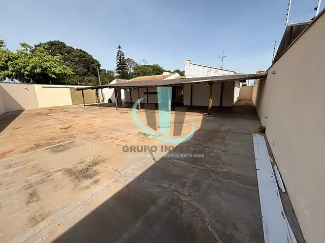 Casa com 703m² 3 quartos e 4 banheiros, à venda ou para alugar, no bairro VILA JOSÉ BONIFÁCIO em ARARAQUARA
