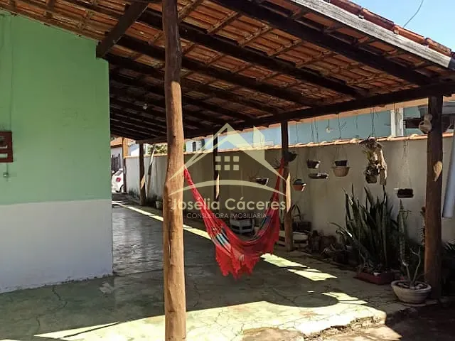 Casa com 300m² 2 quartos e 2 banheiros, à venda, no bairro Centro em Chapada Dos Guimarães