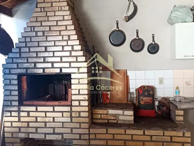 Casa com 300m² 2 quartos e 2 banheiros, à venda, no bairro Centro em Chapada Dos Guimarães
