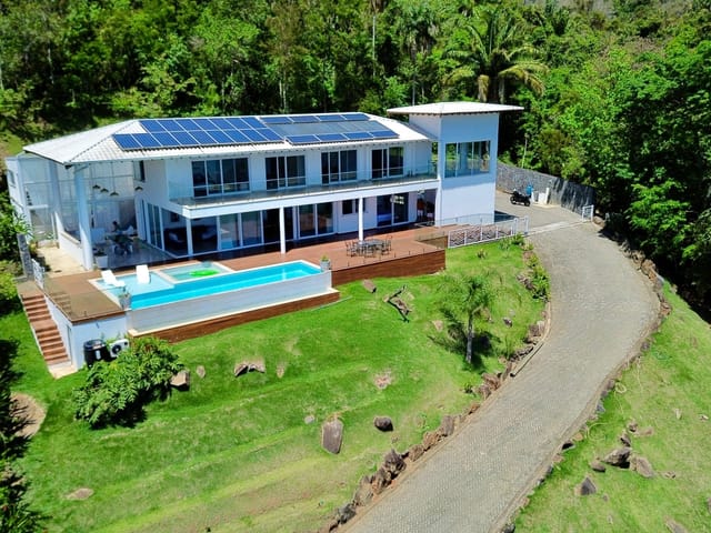 Casa 5 quartos e 6 banheiros, à venda, no bairro Pacoiba em Ilhabela