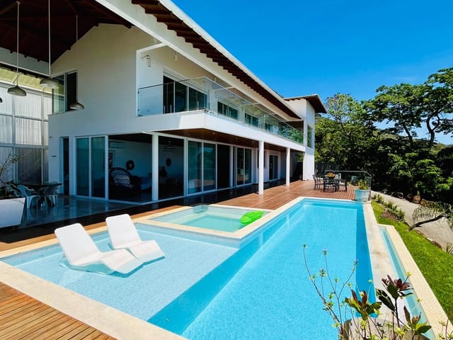 Casa 5 quartos e 6 banheiros, à venda, no bairro Pacoiba em Ilhabela