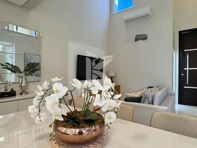 Casa 3 quartos e 5 banheiros, à venda, no bairro Residencial Real Parque Sumaré em Sumaré