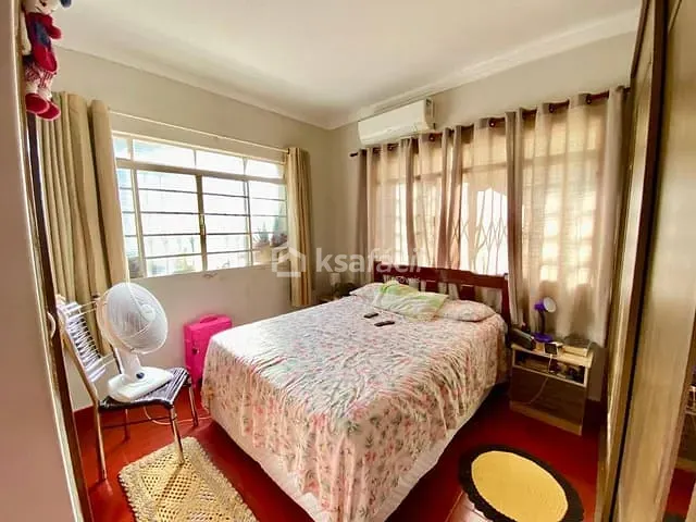 Casa com 400m² 6 quartos e 3 banheiros, à venda, no bairro Amambaí em Campo Grande