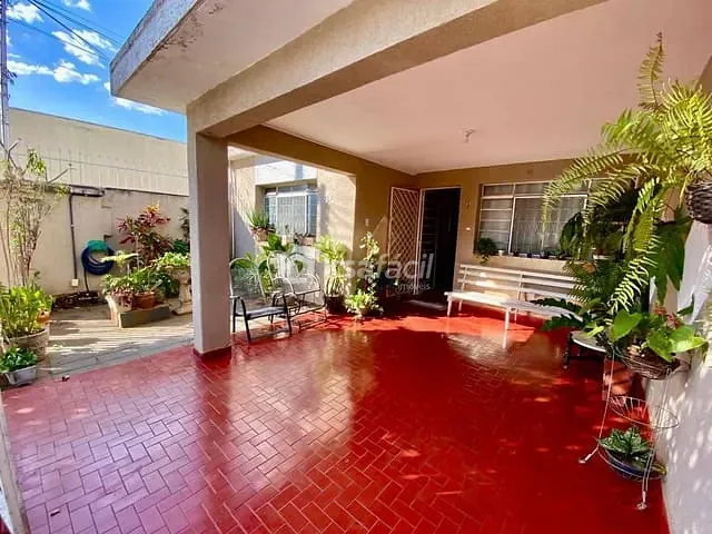 Casa com 400m² 6 quartos e 3 banheiros, à venda, no bairro Amambaí em Campo Grande