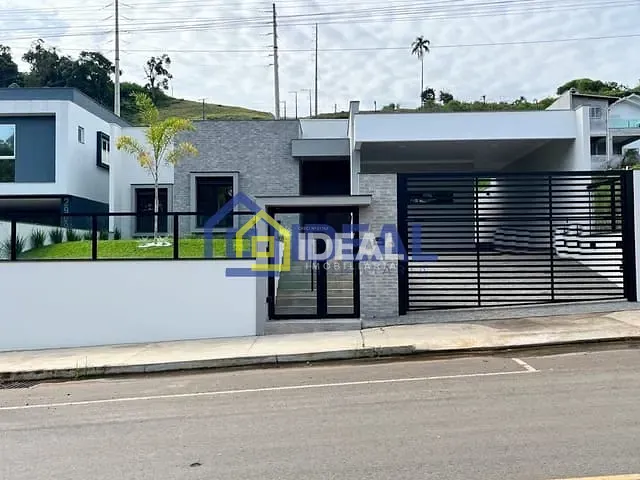 Casa 3 quartos e 2 banheiros, para alugar, no bairro Arvoredo em Concórdia