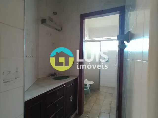 Casa 4 quartos e 3 banheiros, para alugar, no bairro Centro em Guaranésia