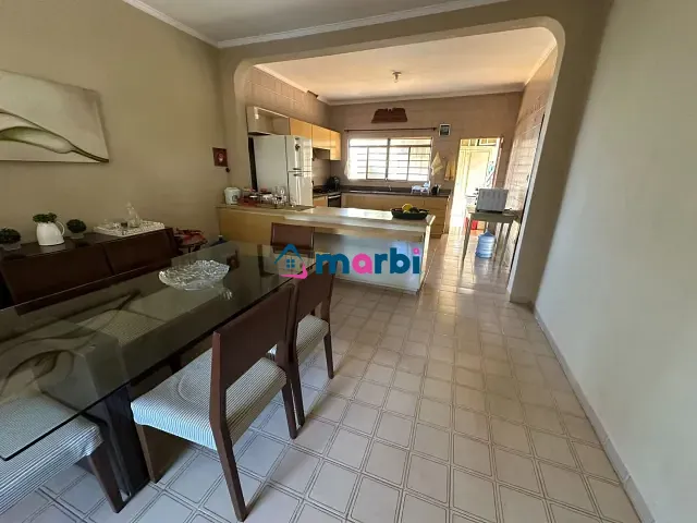 Casa com 420m² 4 quartos e 4 banheiros, à venda, no bairro Vila Santa Catarina em Americana