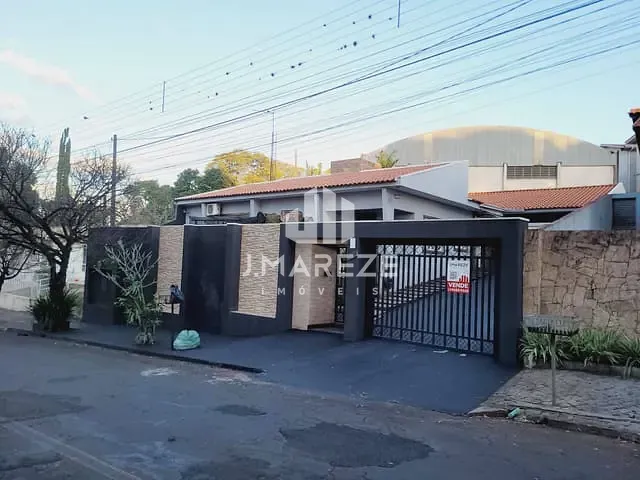 Casa com 408m² 3 quartos e 3 banheiros, à venda, no bairro Centro em Apucarana