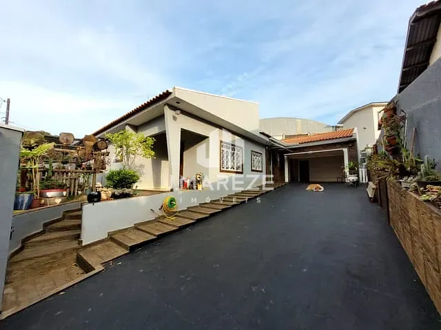 Casa com 408m² 3 quartos e 3 banheiros, à venda, no bairro Centro em Apucarana