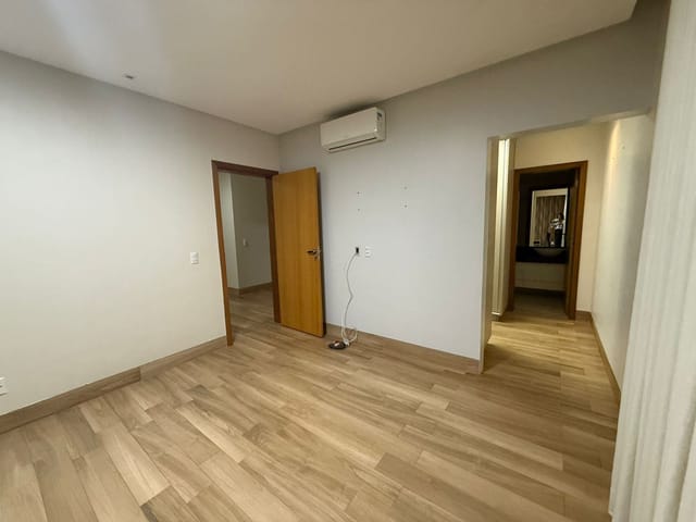 Casa com 392m² 4 quartos e 5 banheiros, para alugar, no bairro Jardins Valência em Goiânia