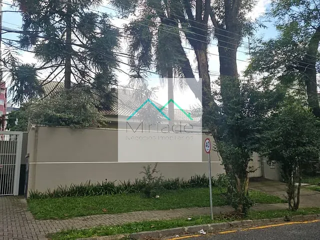 Casa com 384m² 3 quartos e 4 banheiros, à venda, no bairro Água Verde em Curitiba